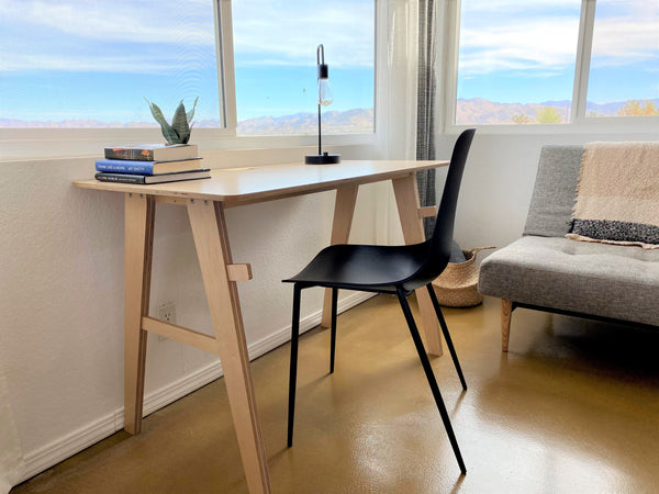 The Minimalist Computer Desk Everyone in Your Office Will Love