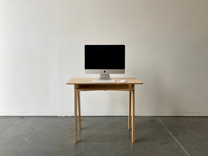 Minimal writing desk