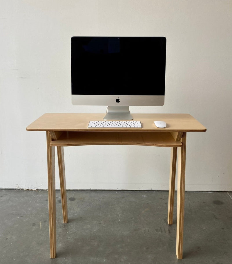 Minimal writing desk